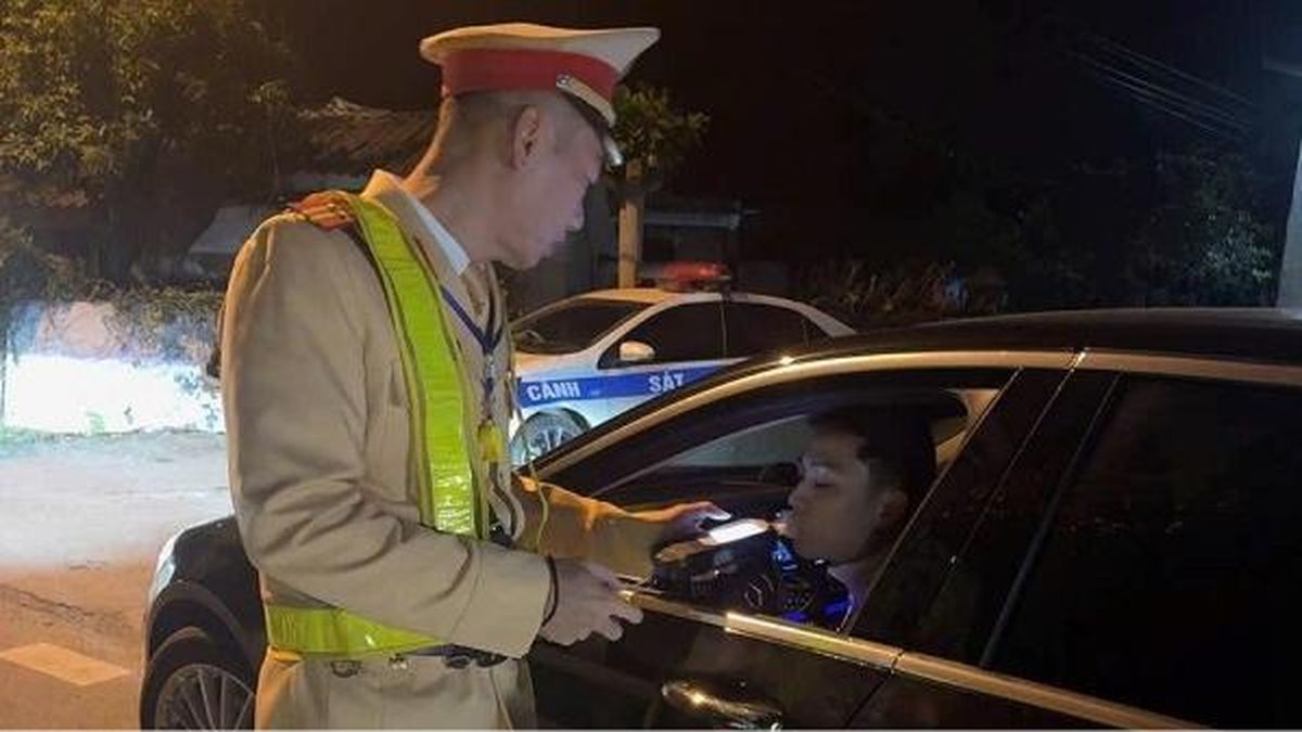 Lực lượng CSGT kiên quyết xử lý 'ma men' xuyên đêm - Đài Phát thanh và truyền hình Hà Nội