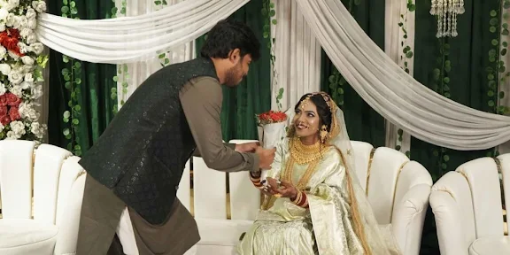 বিবাহ বার্ষিকীতে স্ত্রীকে চমকে দেওয়ার সেরা উপহার ও আইডিয়া