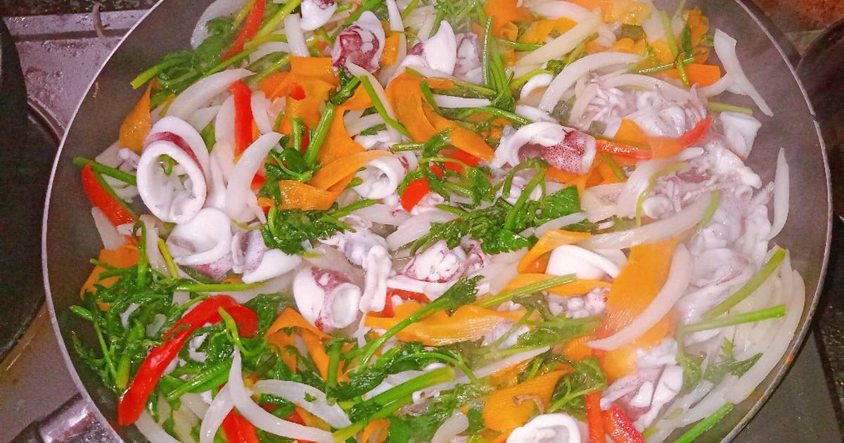 Mực xào cần tỏi ớt chuông