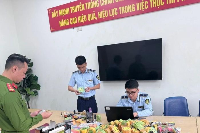 Phát hiện, thu giữ gần 400 sản phẩm thuốc lá điện tử tại Hà Nội - Báo Tri thức &amp; Cuộc sống
