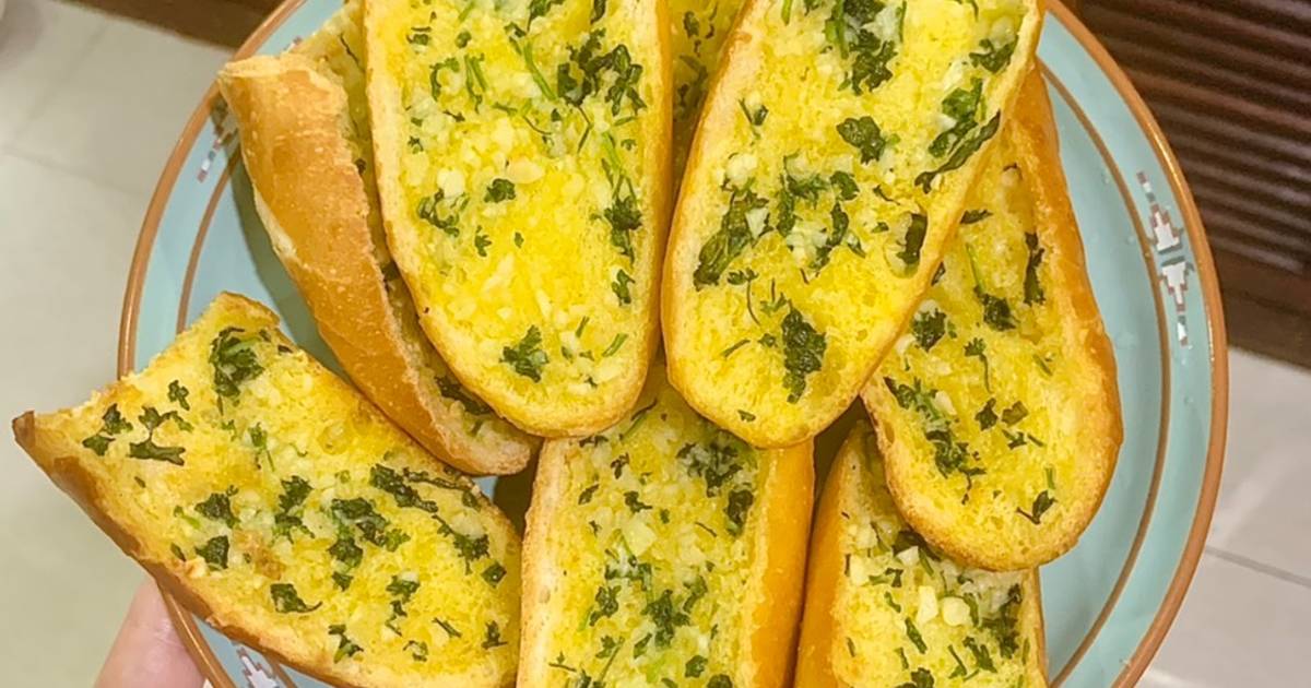 Bánh mì bơ tỏi (nồi chiên không dầu)