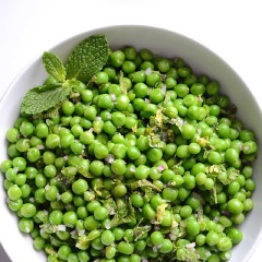 Salad đậu Hà Lan bạc hà vẫn giữ được vị tươi mát, thơm ngon, giòn sựt cùng nước sốt chua chua lạ miệng. Đây chắc chắn là món ăn giúp giải nhiệt hiệu quả đấy.
