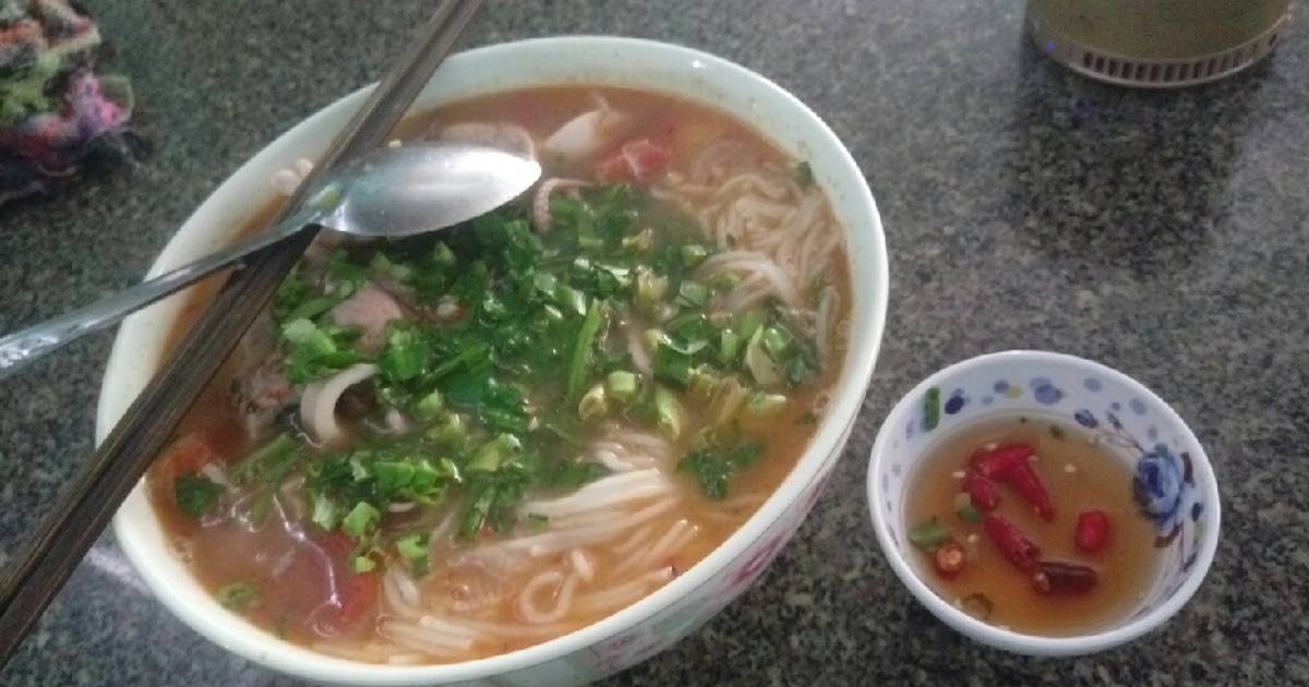 Bún mắm tôm cá mực