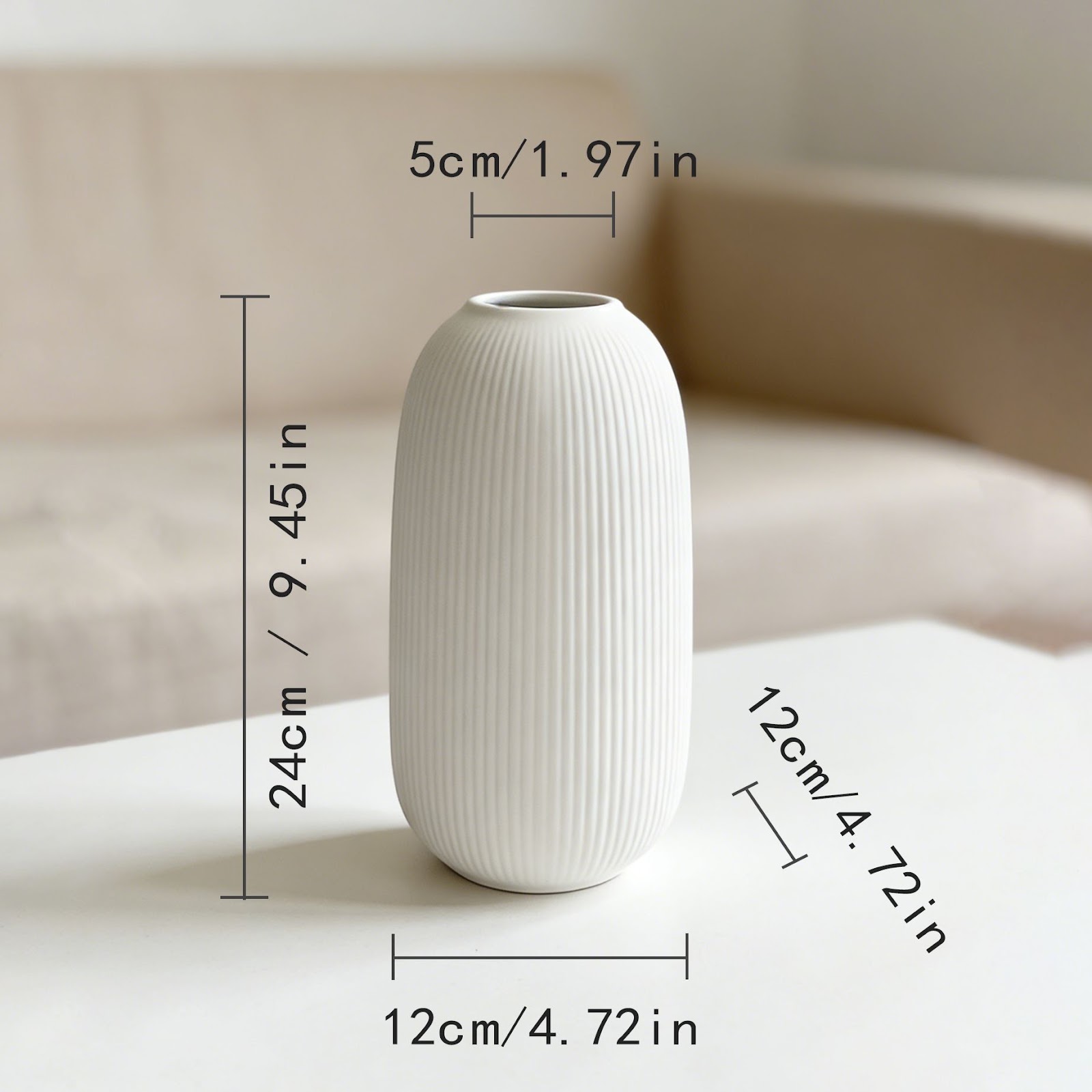 Keramikblumenvase mit Rillen, modern, Weiß