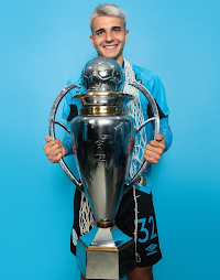 MAVILLA, Julian