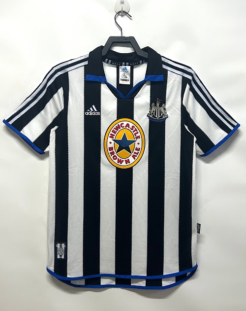 Equipación local del Newcastle 1999.jpg