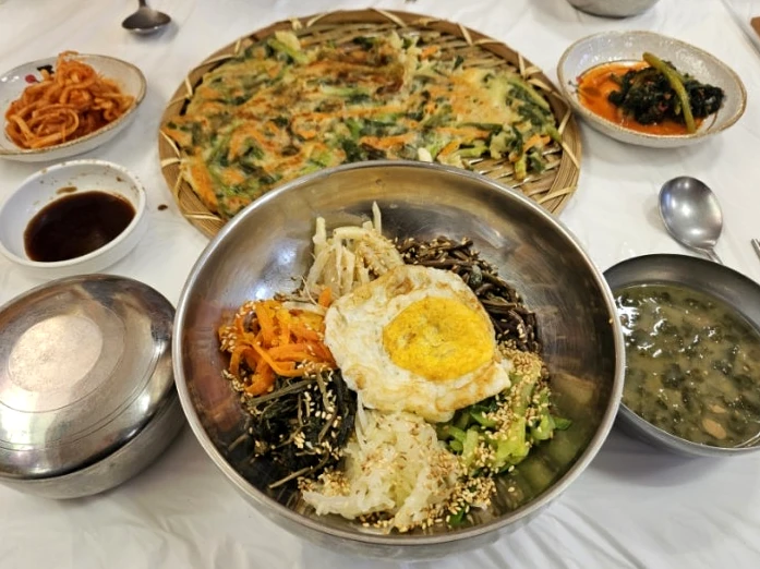 K-Travel Hacks: Savoring Authentic Korean Home Cooking at Pyeongsa-ri Geonganghan-kki near Hadong's Choi Champan House - Hadong, Choi Champan House