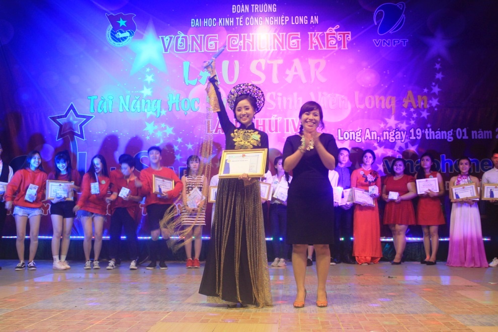 Quán quân LauStar lần IV đã tìm được chủ nhân – thí sinh Trần Thị Vẹn đến từ đơn vị Trường DLA