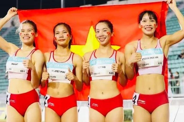Tổ tiếp sức 4x400m nữ Việt Nam tập huấn tại Trung Quốc - Đài Phát thanh và truyền hình Hà Nội