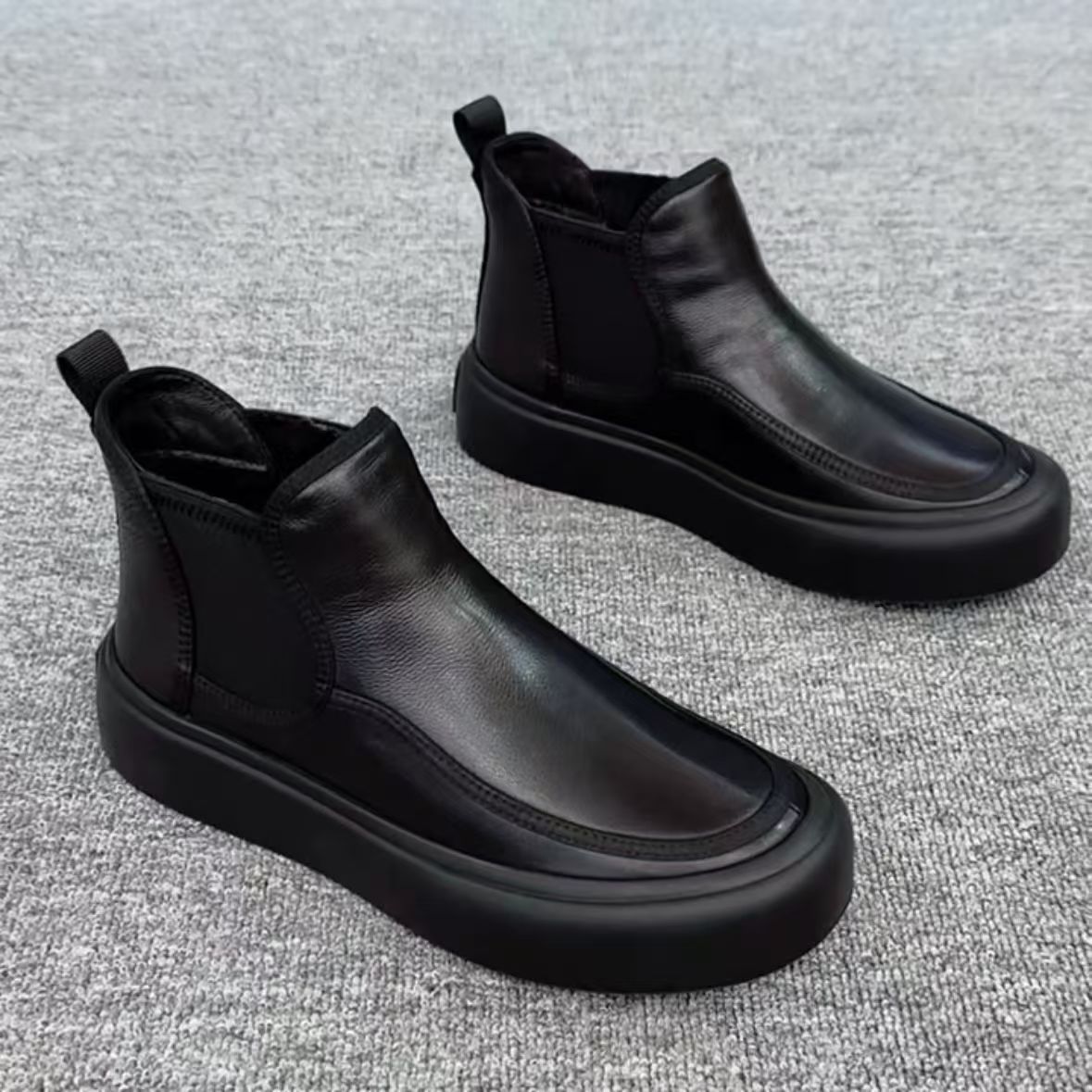 Men's Chelsea boots made of genuine leather with warm lining