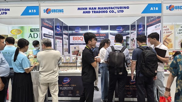 Minh Hân Tại Triển Lãm: 1788522194305_1771598107436012479_5556807986108698167_b7e8d64c5323bc1c249003c83306fd2a.jpg