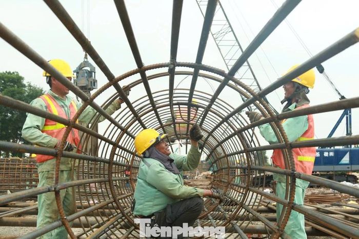Thi công xuyên lễ tại 4 dự án cầu bắc qua Sông Hồng - Báo Tiền Phong