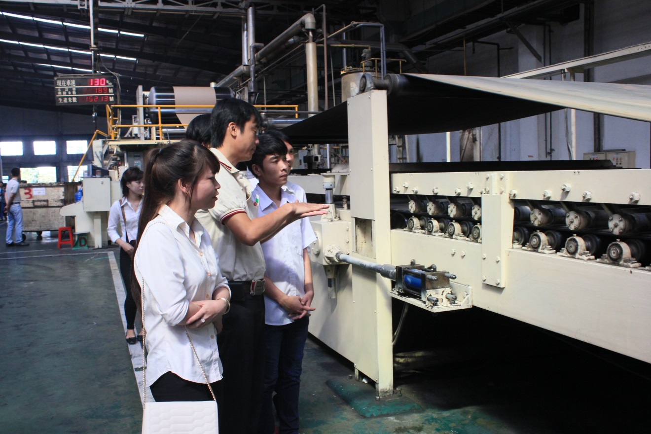 Tham quan thực tế tại các doanh nghiệp, một trong những hoạt động thực tế giúp sinh viên phát triển các kỹ năng quan sát