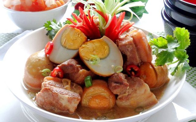 Thịt Kho Hột Vịt