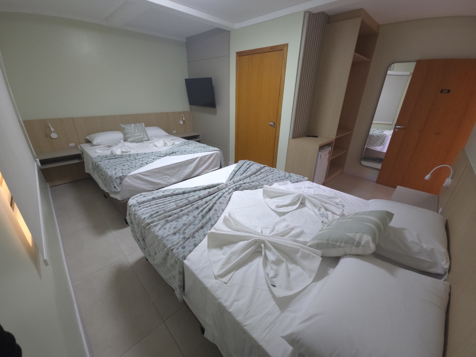 Quarto Quádruplo com 2 camas casal no PENHA QUALITY HOTEL