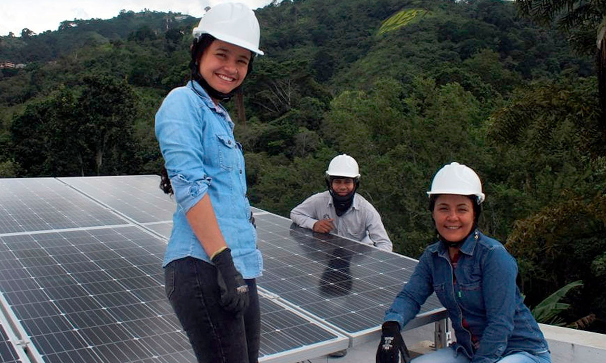 La Universidad Ean de Colombia ofrece becas para que las mujeres estudien ingeniería