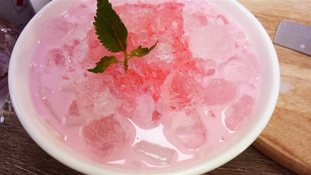 Chè Thạch Bột Bắp Sữa Tươi Dâu