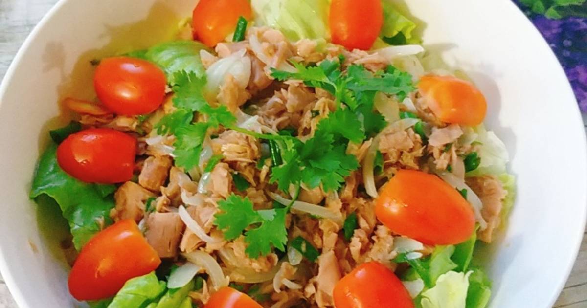 Salad cá ngừ ngâm dầu