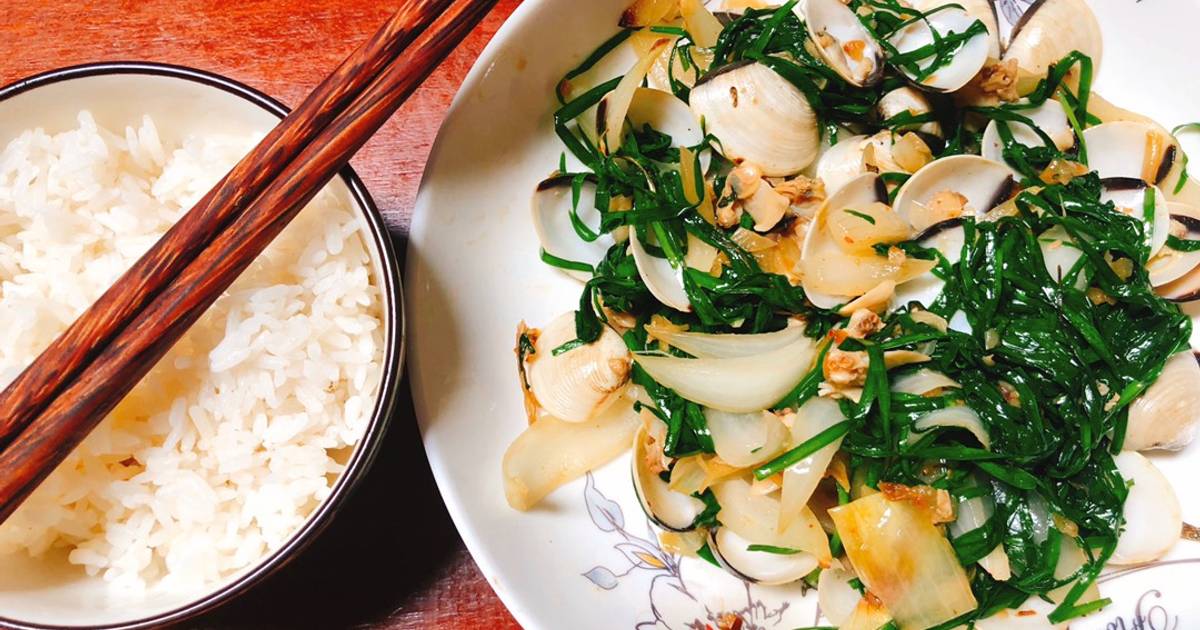 Ngao xào hẹ và hành tây
