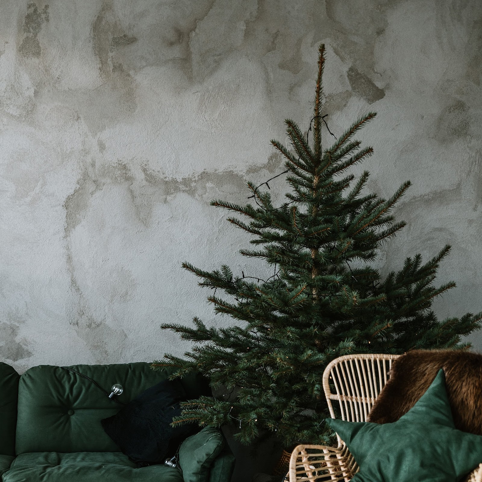 Download Living Room, Armchair, Christmas Tree 4K iPhone