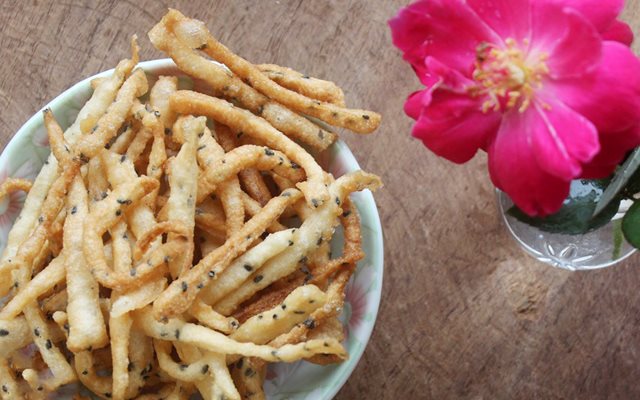 Bánh Que Mè Đen Chiên Giòn