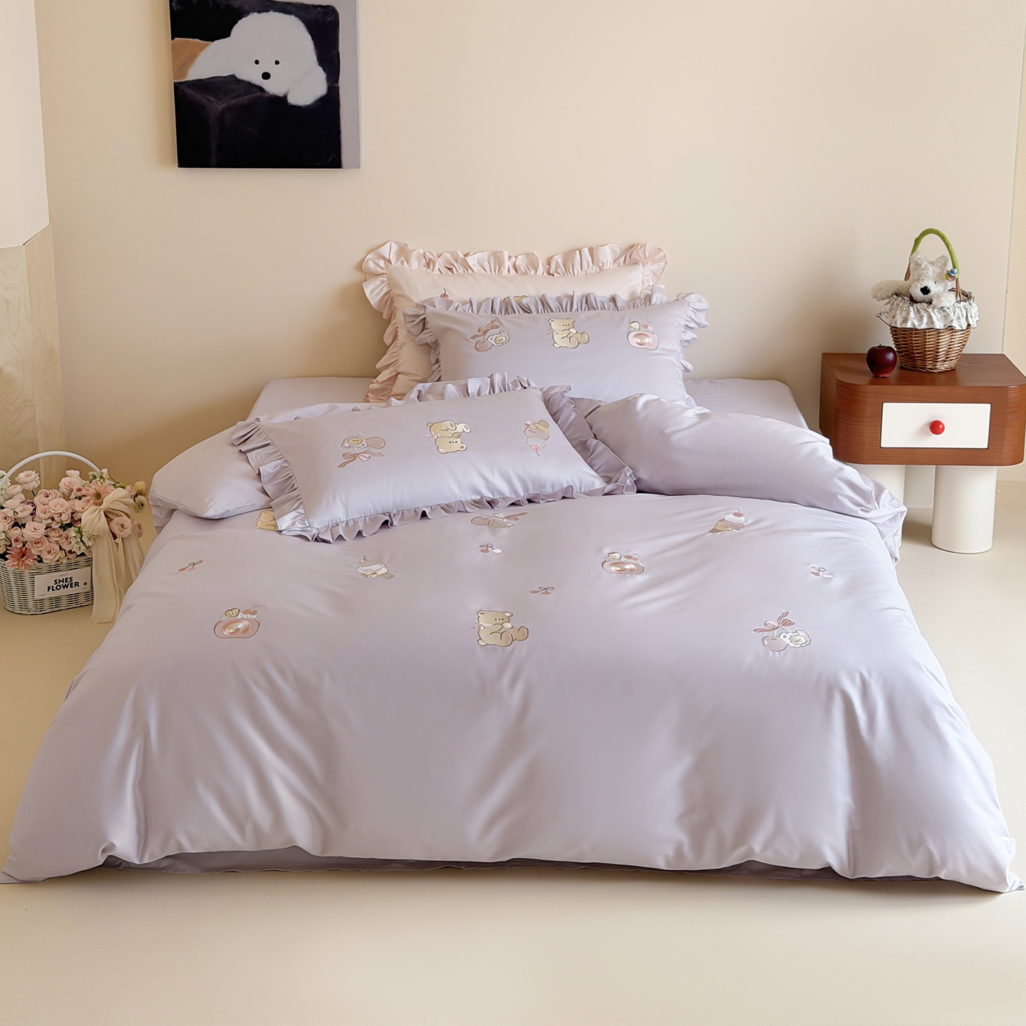 Cotton bedding set with bunny embroidery and lace trim