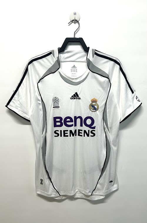 Equipación local del Real Madrid 2006-07.jpeg