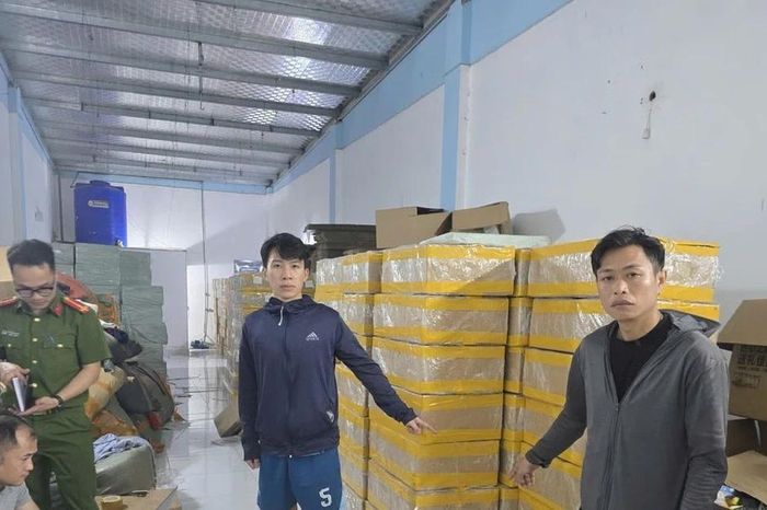 Phát hiện kho thuốc lá lậu 'khủng' hơn 172.000 bao - Chuyên trang An Ninh Thủ Đô - Báo Công an nhân dân