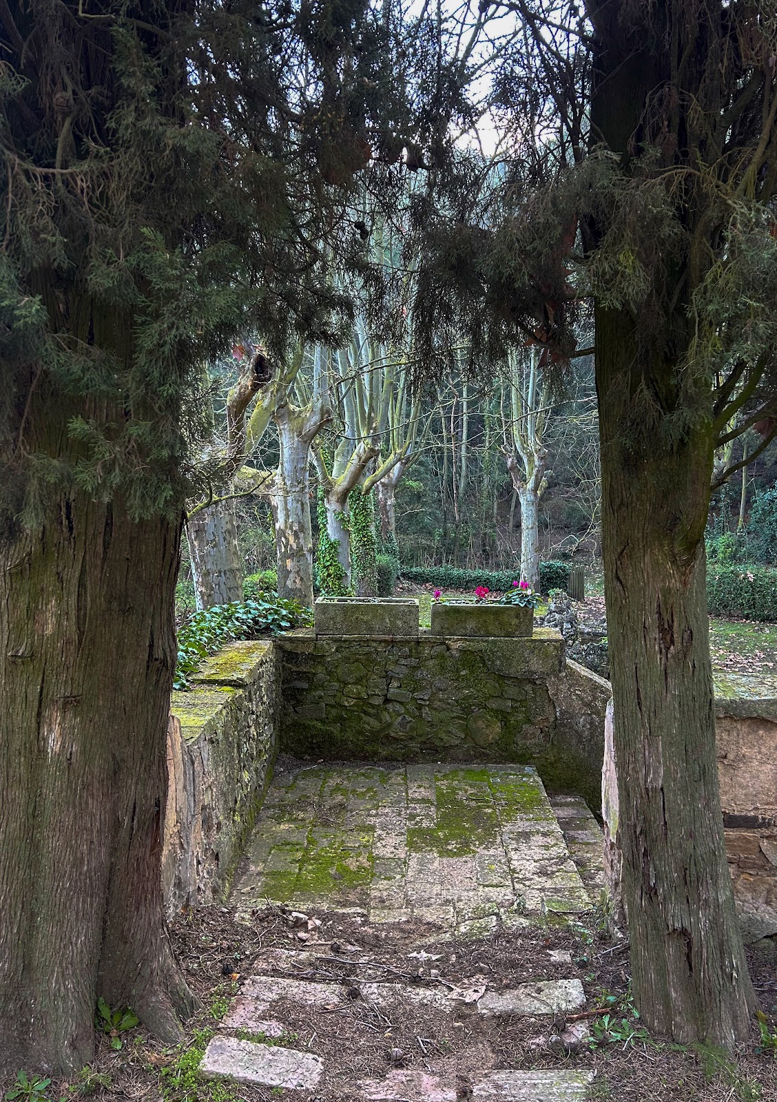 Ancient stone gateway at Font de l'Oca retreat — L'Espluga de Francolí, Tarragona, Catalonia