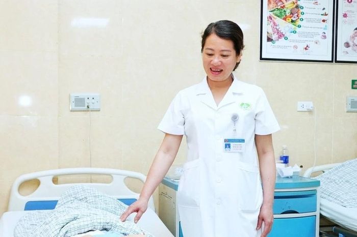 Phẫu thuật cấp cứu giữa đêm bảo toàn buồng trứng cho thiếu nữ đau bụng - Báo Tri thức &amp; Cuộc sống