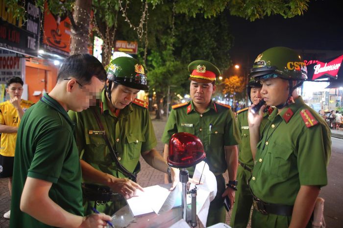 TP.HCM: Xuyên đêm lập lại trật đô thị tuyến đường ẩm thực Hoàng Diệu 2 - Báo Pháp Luật TP.HCM
