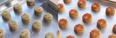Cho từng viên bánh vào khuôn tạo hình bánh trung thu. Cho bánh vào khay nướng, nướng ở 200 độ C trong khoảng 5 phút thì lấy khay bánh ra quét một lớp lòng đỏ trứng lên trên bánh. Sau đó cho vào lò nướng 180 độ C trong khoảng 15 phút cho đến khi bánh chín vàng là được.