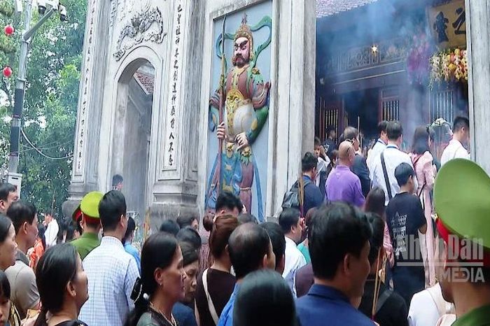 [Video] Đoàn kiều bào tiêu biểu dâng hương tưởng niệm các Vua Hùng - Báo Nhân Dân