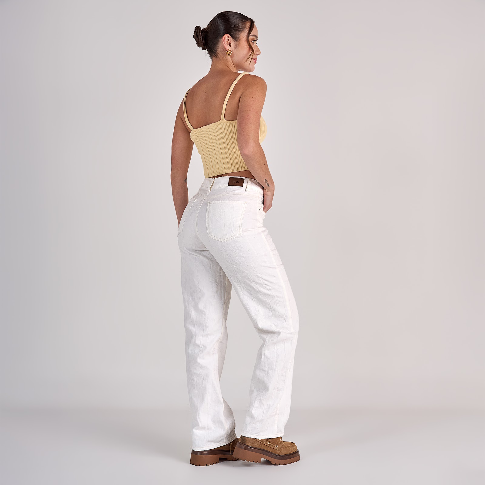 Jean straight tiro medio en denim rígido 100% algodón, color ivory - Vista 6