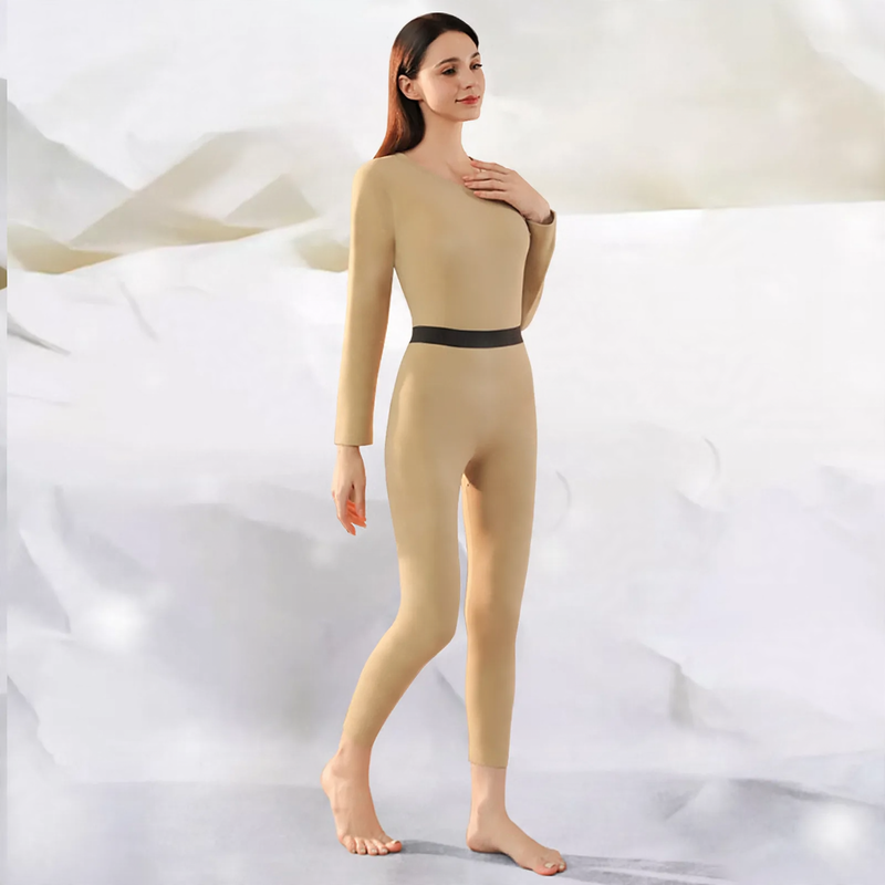 Insulated thermal underwear set with knee protection