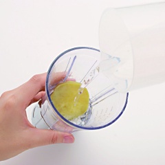 Khoai lang gọt bỏ vỏ, đem hấp chín. Sau đó cho vào máy xay sinh tố cùng với 30g gạo, 200ml nước lọc, bật máy xay nhuyễn hỗn hợp.