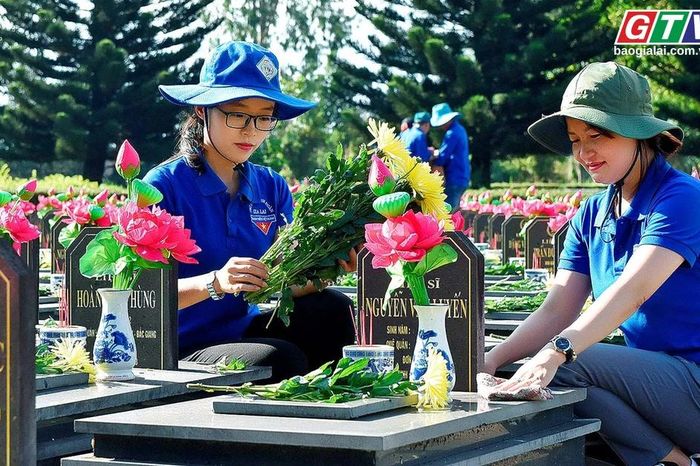 Điểm tin trưa: Tri ân các anh hùng liệt sĩ, chăm lo gia đình người có công - Báo Gia Lai