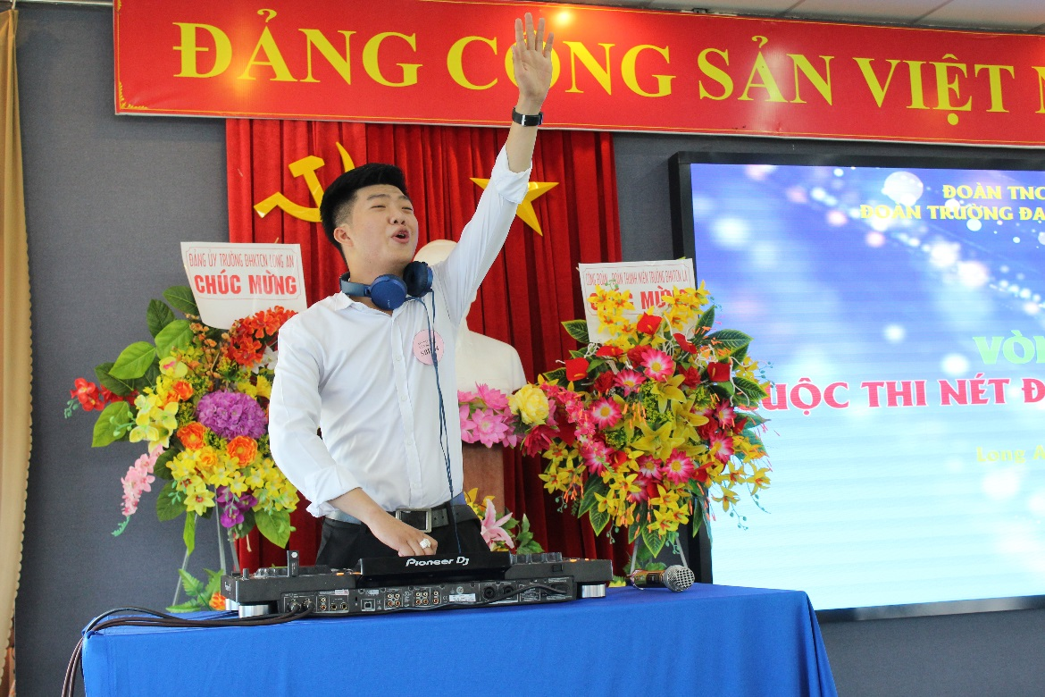 Tiết mục chơi DJ vô cùng sôi động với phần thi Tài năng từ thí sinh Nguyễn Phương Duy