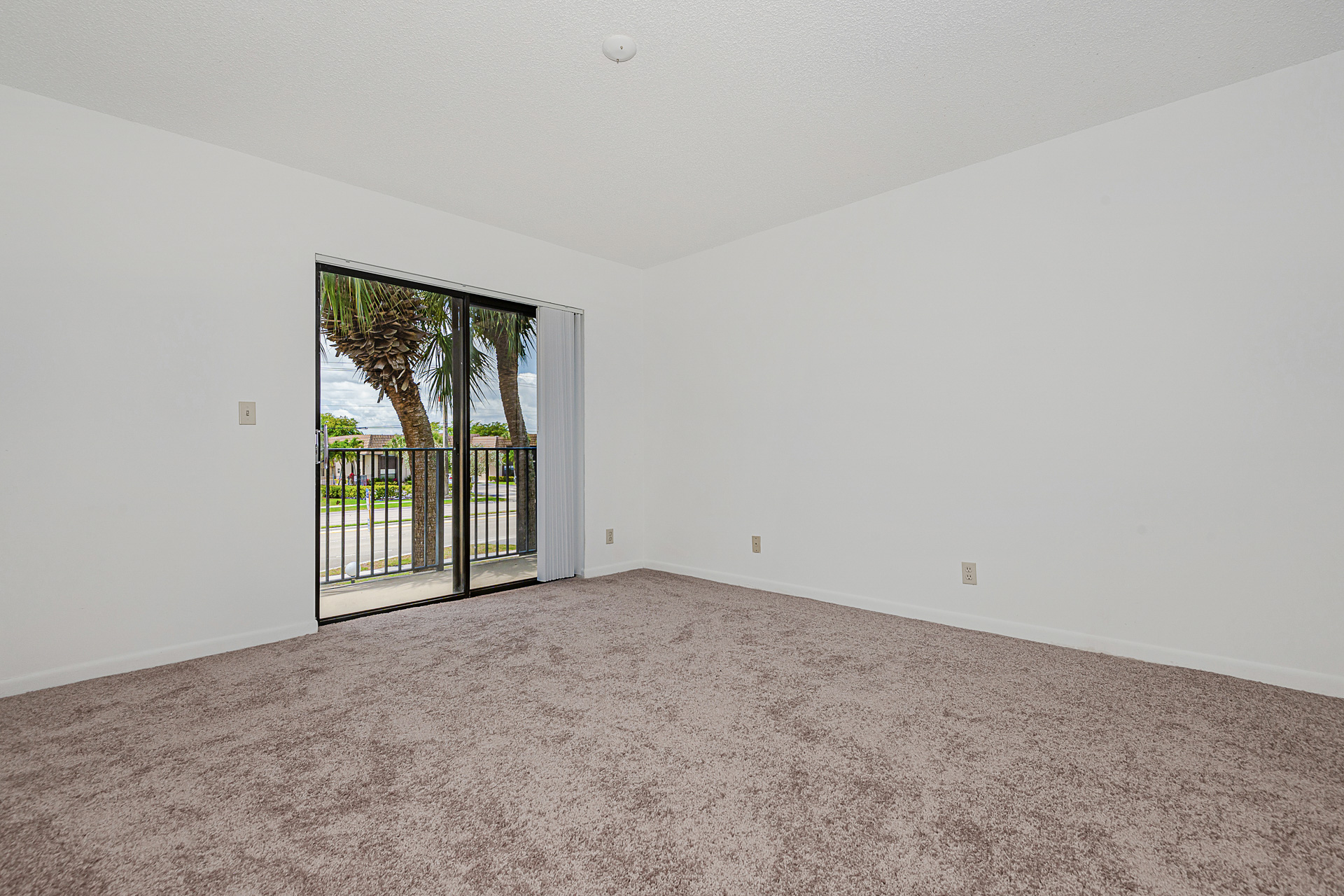 7 Large Units On Nearly A 1/2 Acre property photo 40