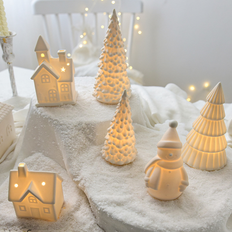 Keramik-Weihnachtsdekoration mit Beleuchtung