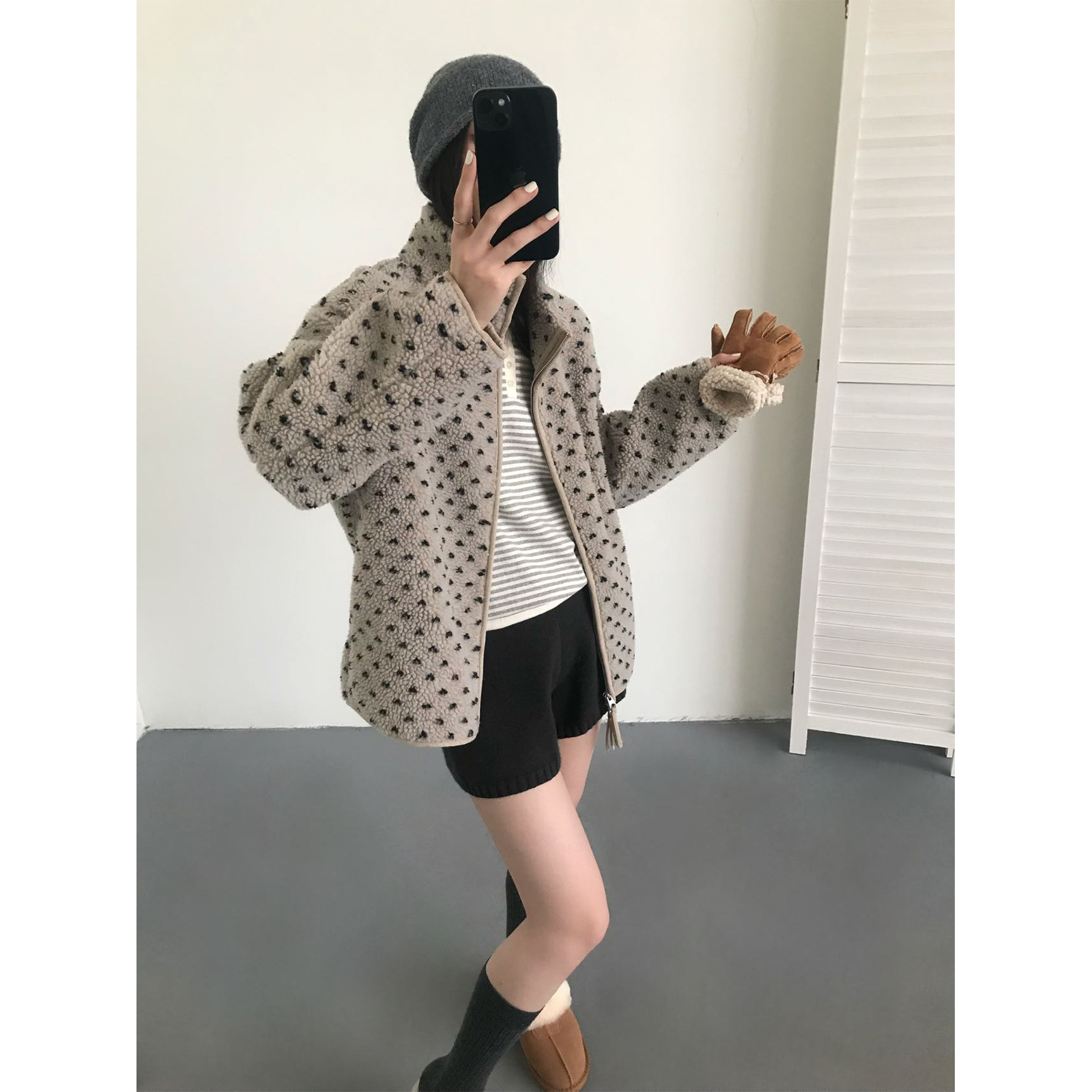 Dotted lamb fleece jacket with zipper