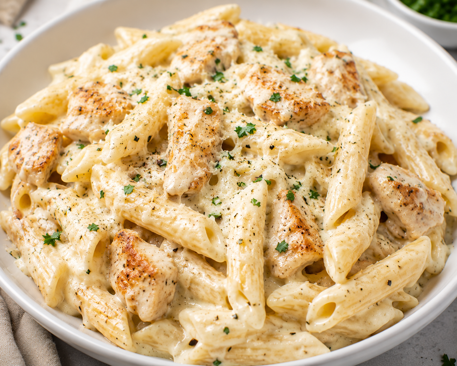 Cheesy Chicken Alfredo Pasta