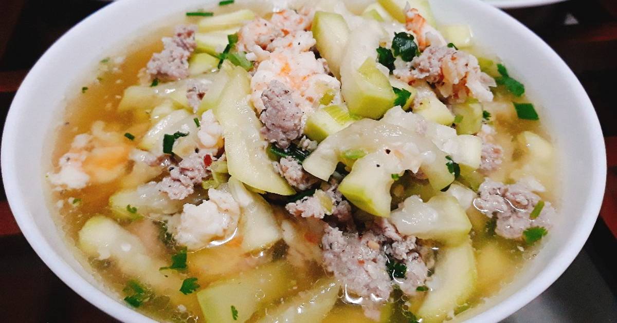 Canh bầu nấu với tôm tươi và thịt nạc