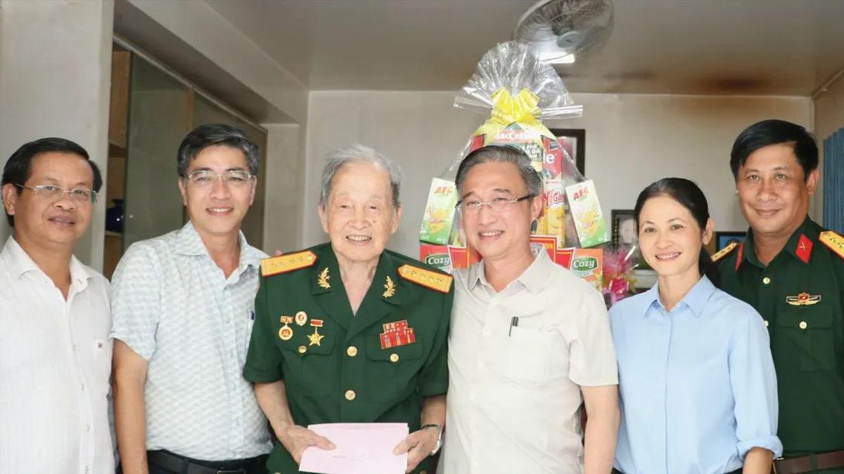 Lãnh đạo TPHCM thăm Anh hùng Lực lượng vũ trang nhân dân Nguyễn Văn Tàu - Báo Sài Gòn Giải Phóng