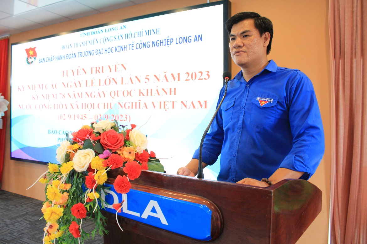 Đồng chí Hứa Khoa Nam – Phó Bí thư Đoàn trường, báo cáo viên chuyên đề