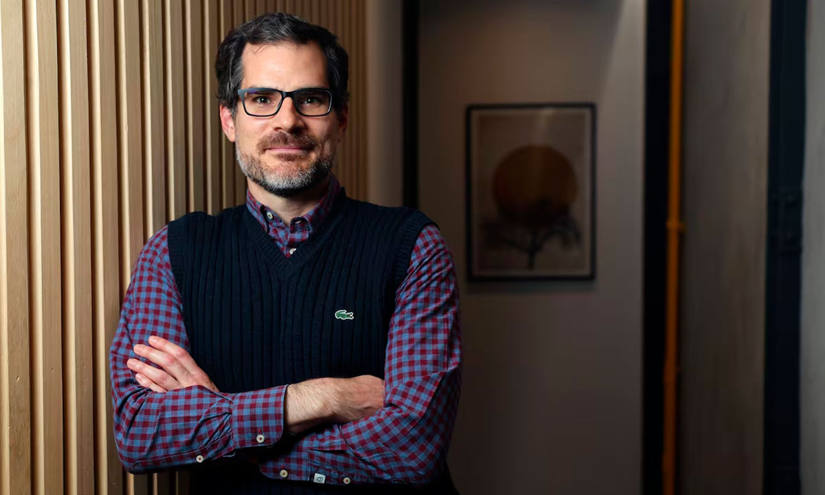 David López, psiquiatra: “Quizá te vendría mejor un grupo de amigos que un antidepresivo”