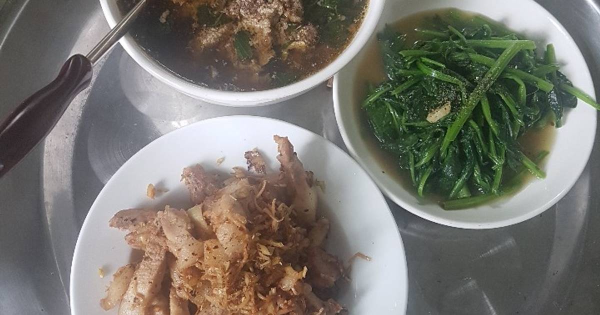 Thịt kho sả, rau cải xào, canh cua rau đay