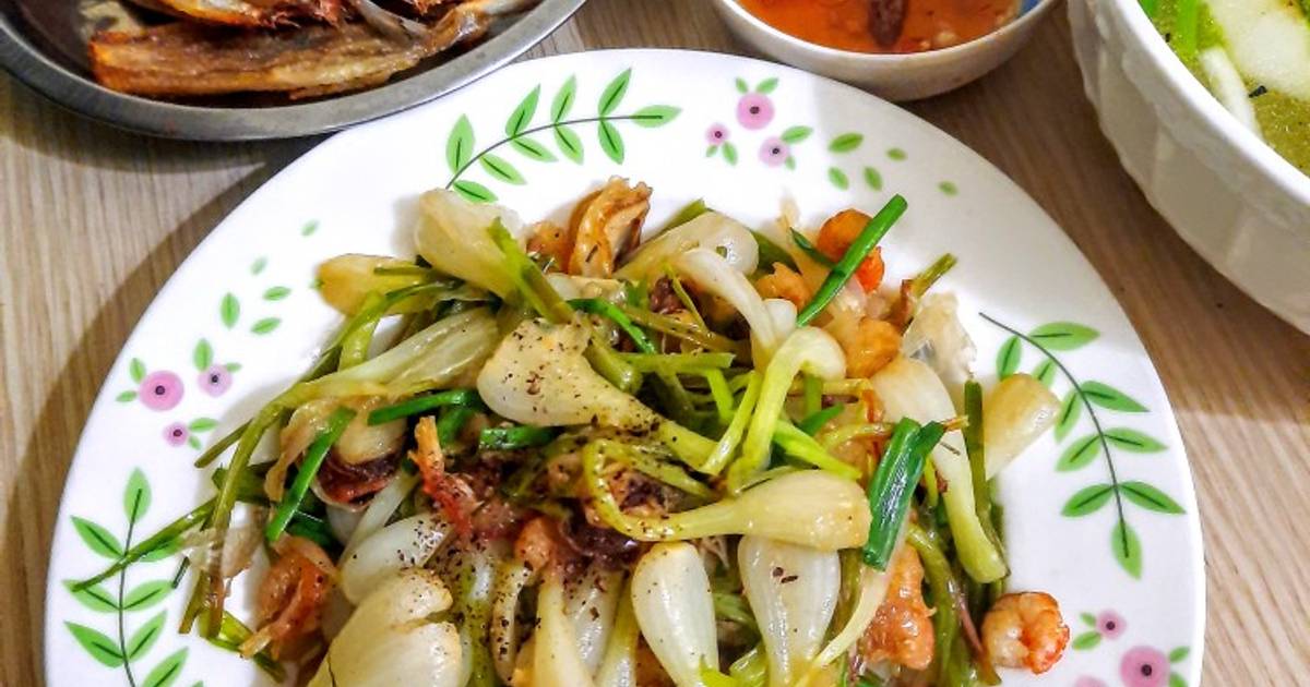 Củ kiệu xào tôm, cồi sò điệp khô