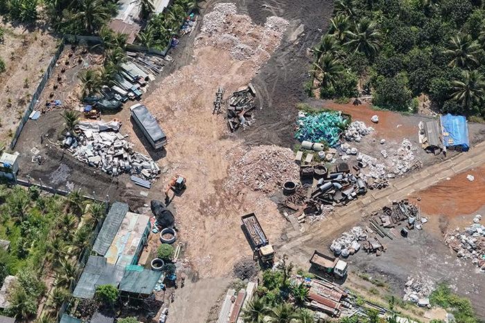 TP Hồ Chí Minh: Triệt phá đường dây đổ thải trái phép quy mô lớn, thu lợi hàng tỷ đồng - Báo Tin Tức TTXVN