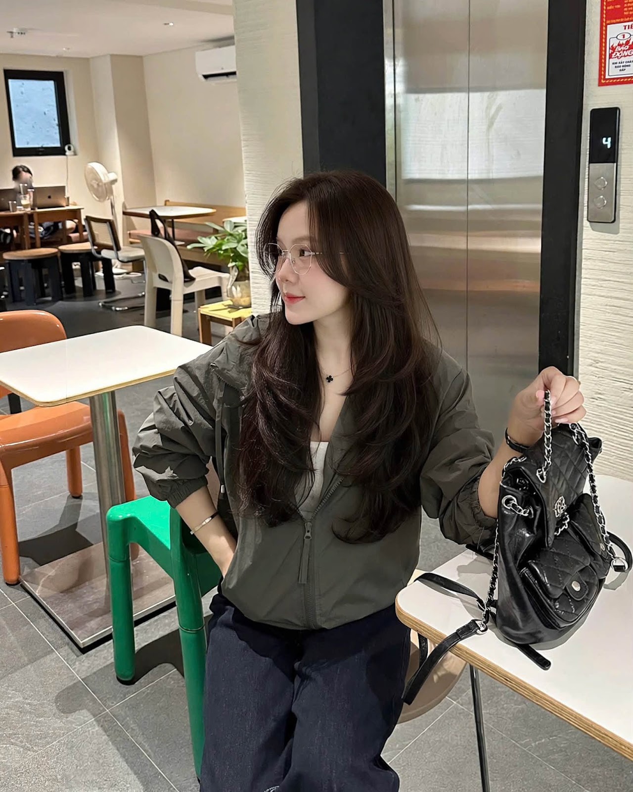 Áo khoác gió mũ khóa kéo thêu chữ Alo XONXEN SHOP 6622 – Image 3